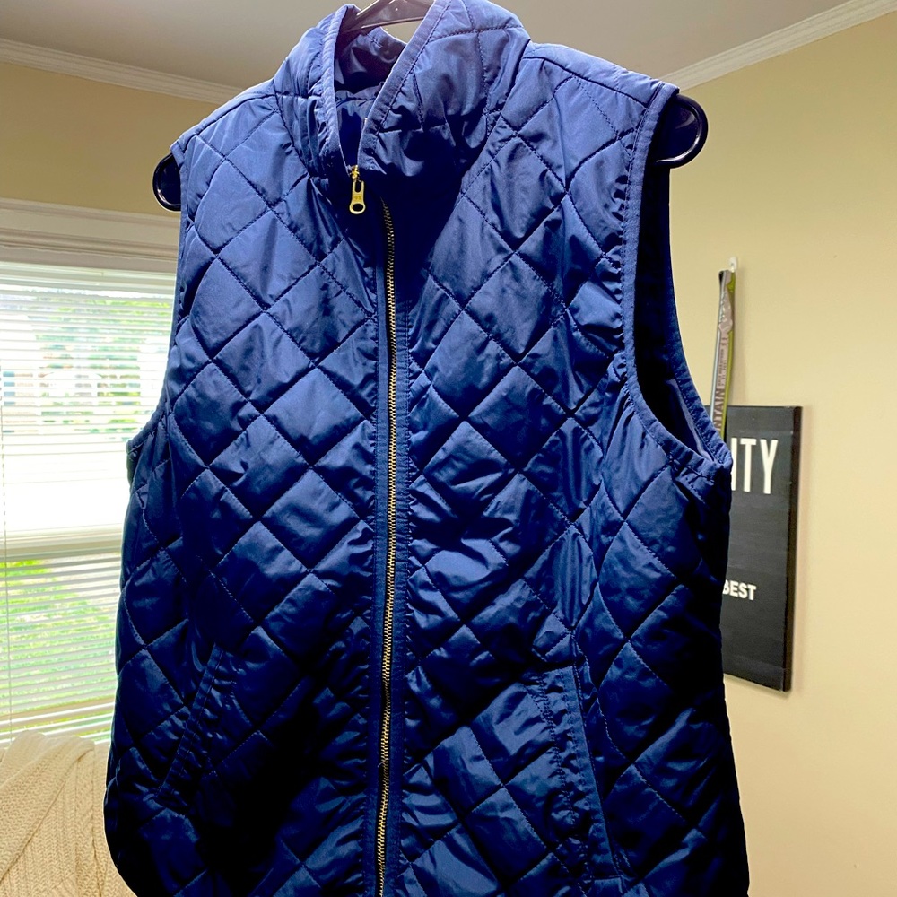 Old navy puffer vest. Woman’s Large.